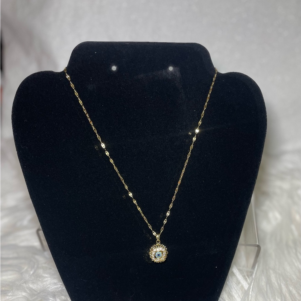 20” Dainty Elegant Gold Necklace with Eye of Horus Spinning Pendant